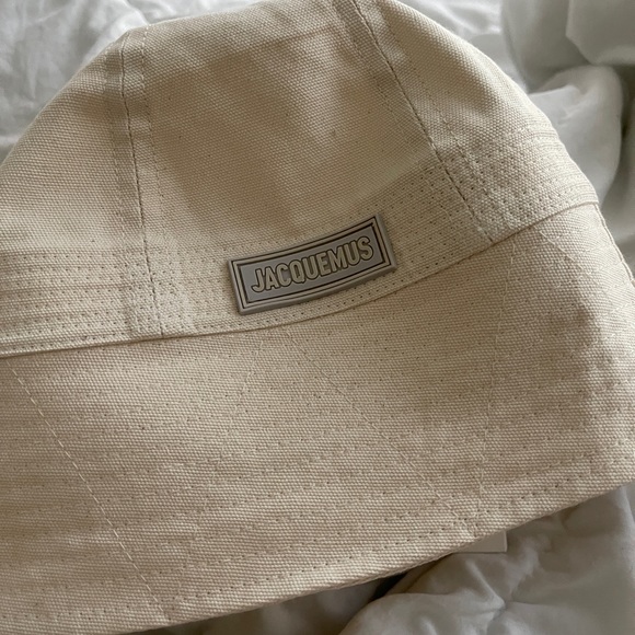 Jacquemus Accessories - Jacquemus Beige Bucket Hat